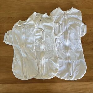 SNOO Set of Three White Baby Swaddles with Zippers S-M-L